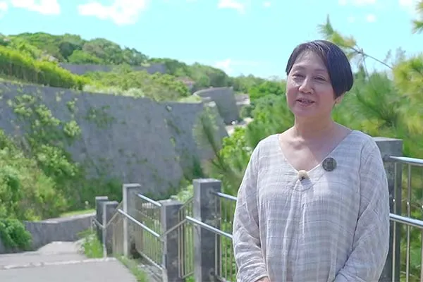 那覇伝統織物事業協同組合 山里 千佳子｜首里城 城壁
