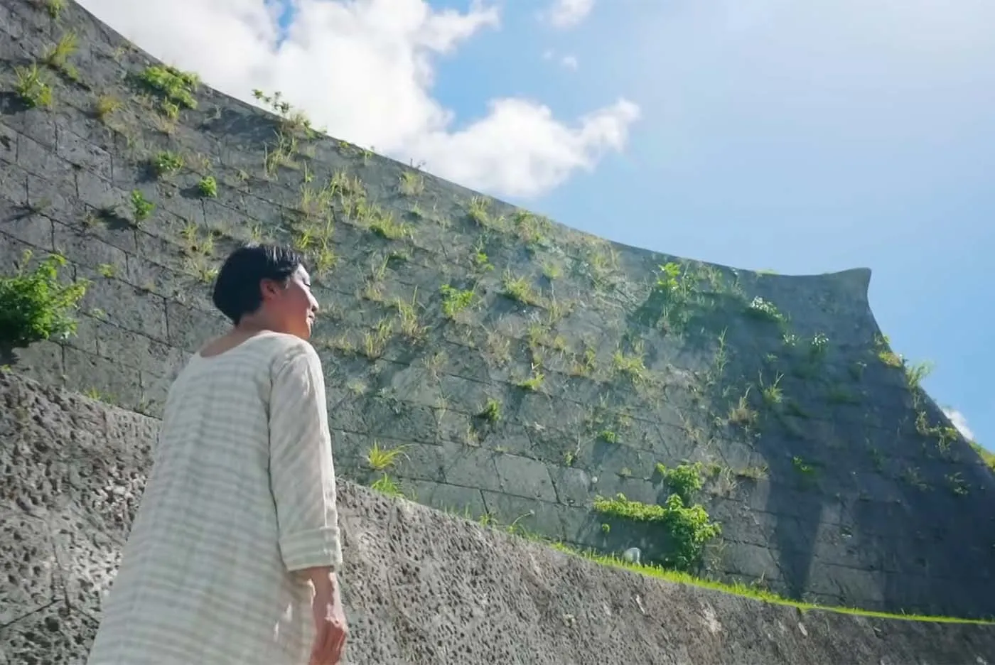 那覇伝統織物事業協同組合 山里 千佳子｜首里城 城壁