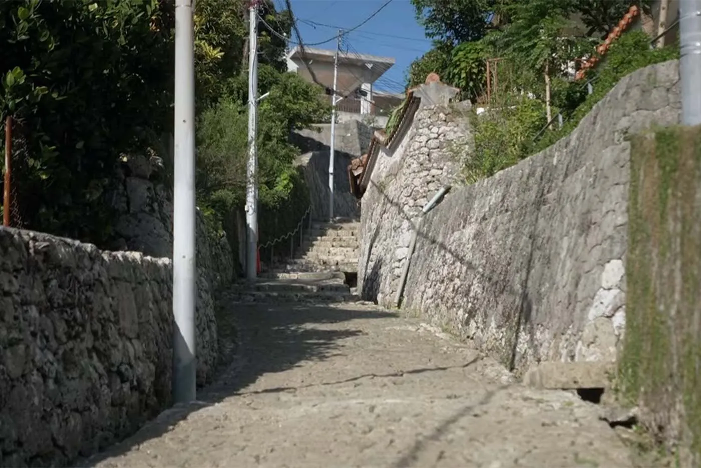 ガレッジセール 川田広樹｜首里金城町 石畳道