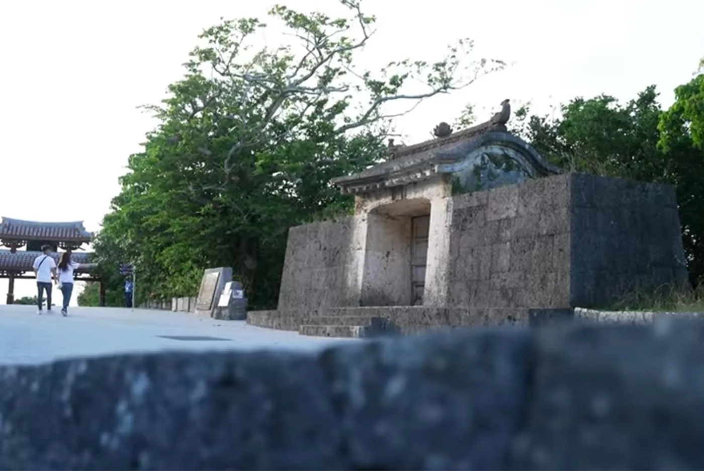 首里真和志町 獅子舞保存会 会長　玉城博健｜園比屋武御嶽石門