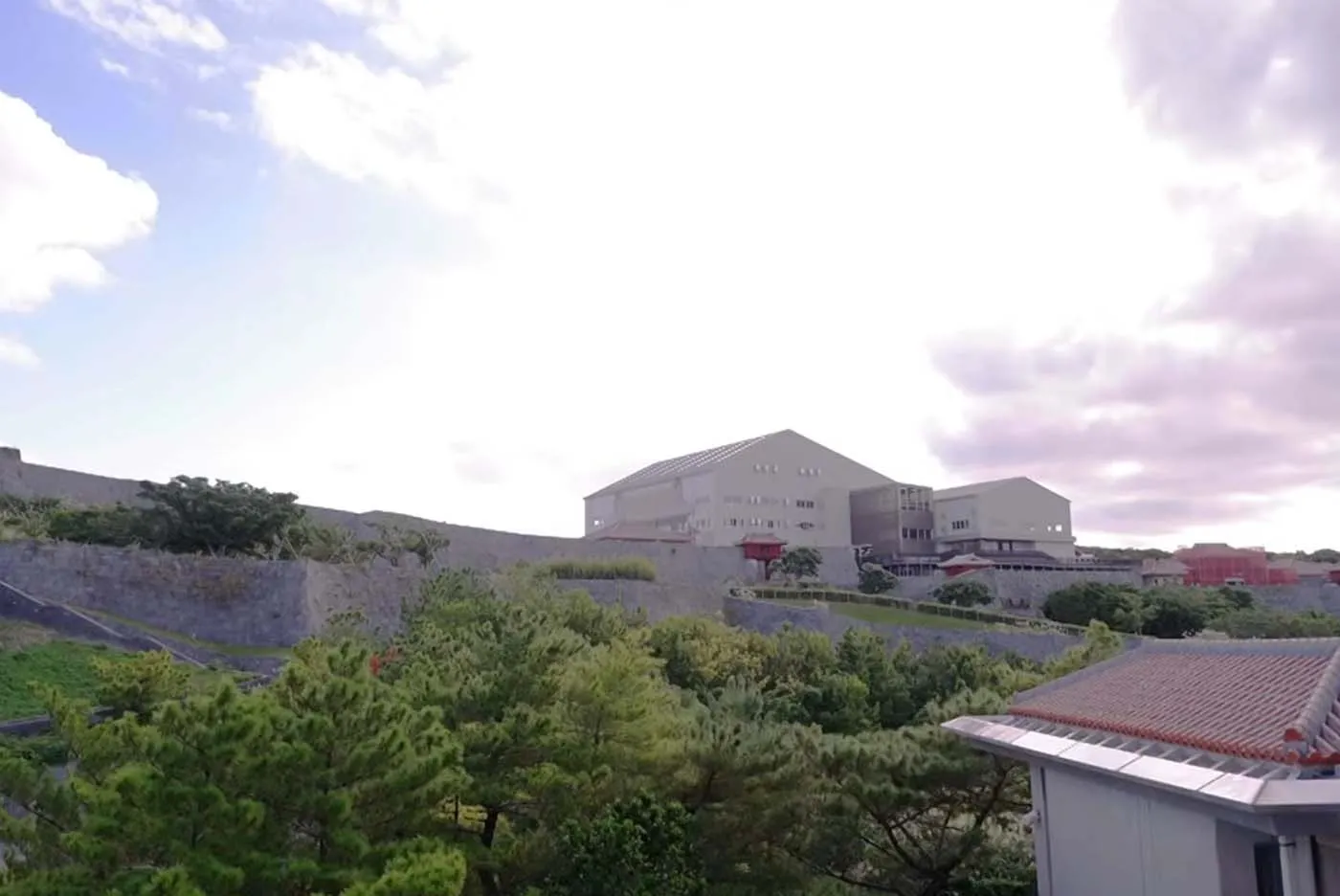 画家 平良 優季｜県立芸大美術棟