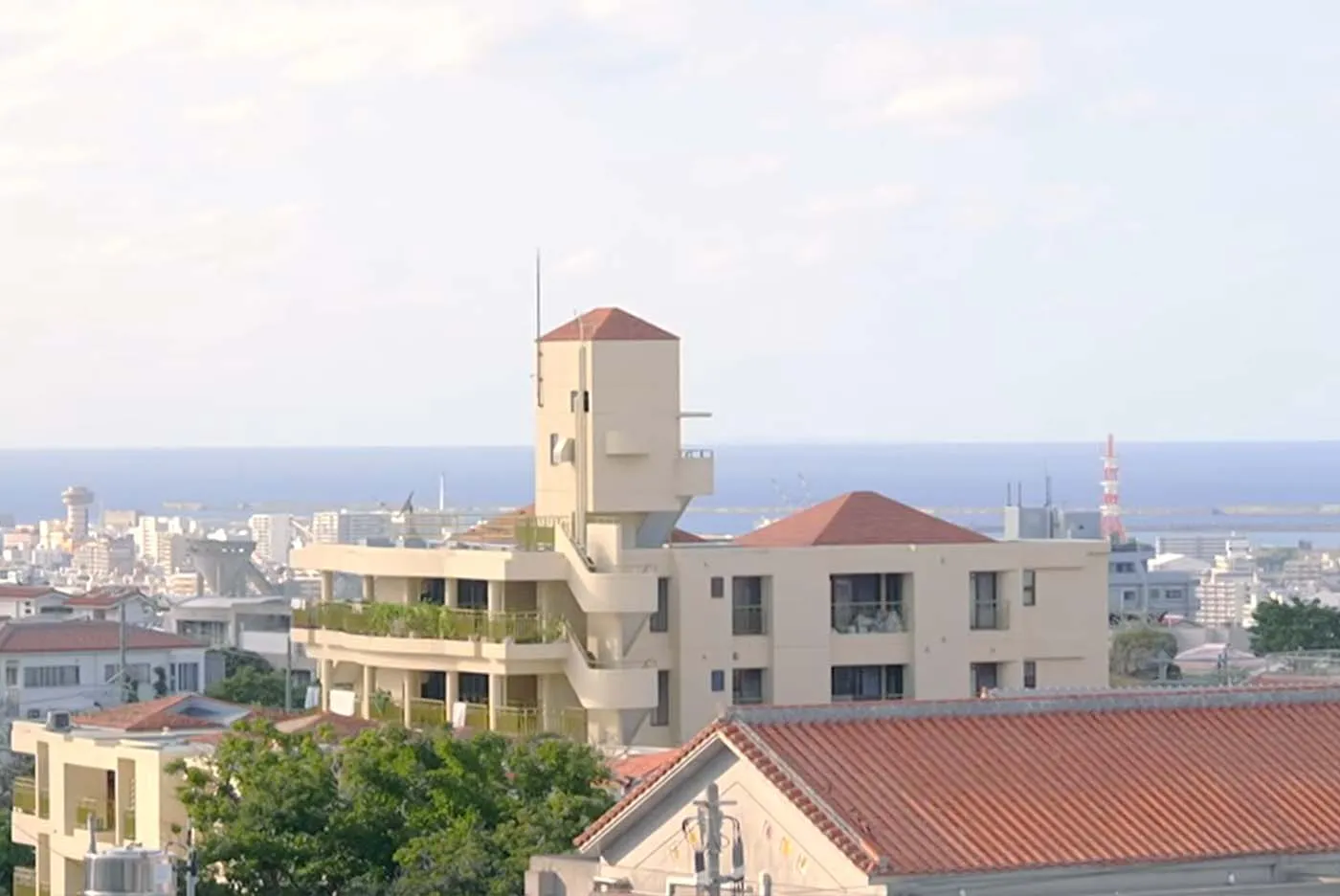 画家 平良 優季｜県立芸大美術棟