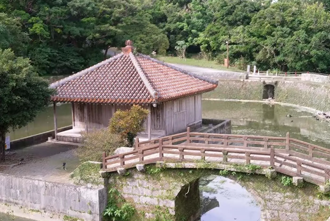 首里観音堂 住職 善國乗栄｜弁財天堂