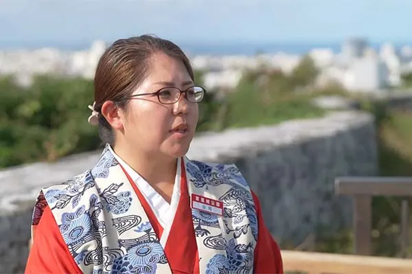 首里城解説員 金城智香子